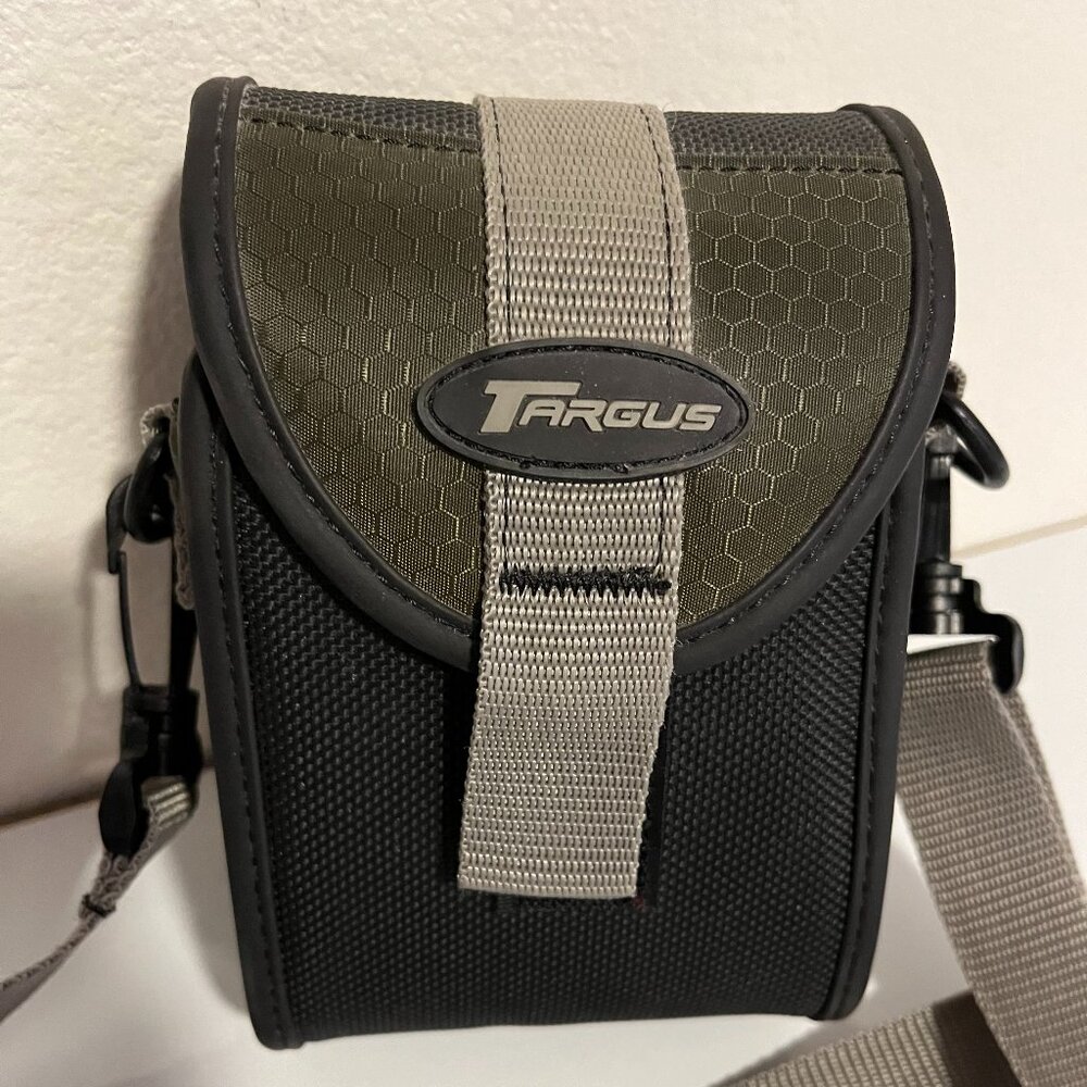 TARGUS CAMERA GRAY CASE W/ REMOVABLE SHOULDER STRAP-Preowned